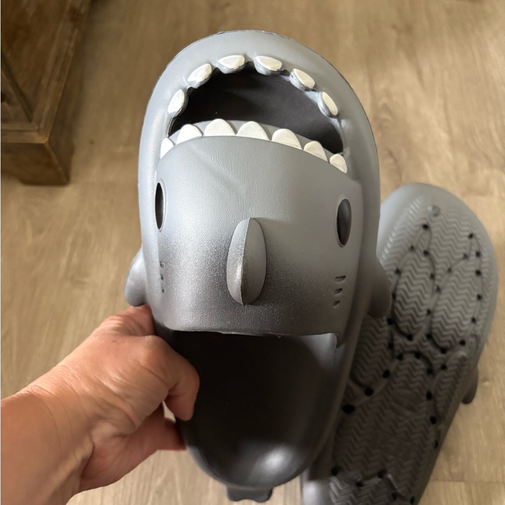 BRAND NEW SHARK SLIDES/SANDALS - Picture 4 of 5